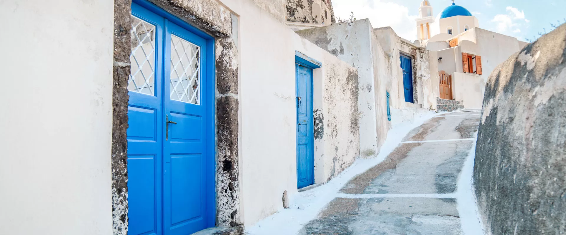 The villages in Santorini that can’t wait to be discovered